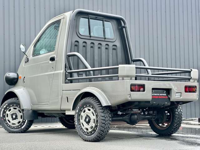 Daihatsu Midget II 11