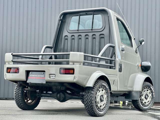 Daihatsu Midget II 12
