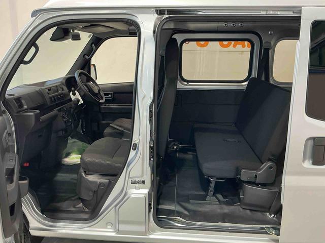 Daihatsu Hijet Cargo 11