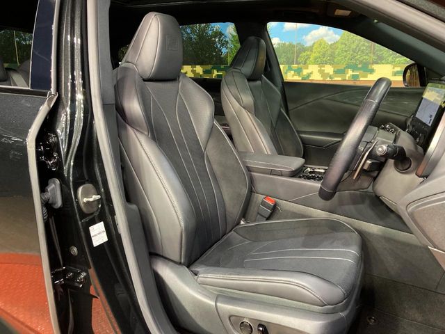 Lexus RX 9