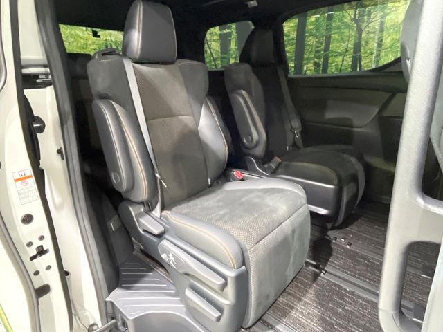 Toyota Alphard 8