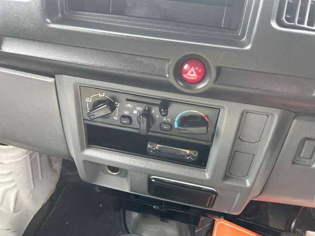 Mitsubishi Minicab Van 12