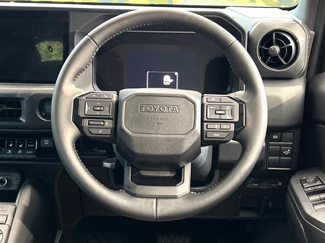 Toyota Land Cruiser FJ 11