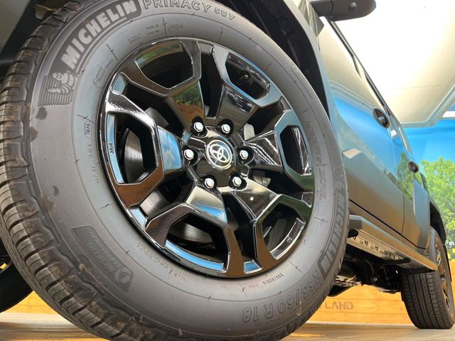 Toyota Land Cruiser FJ 12