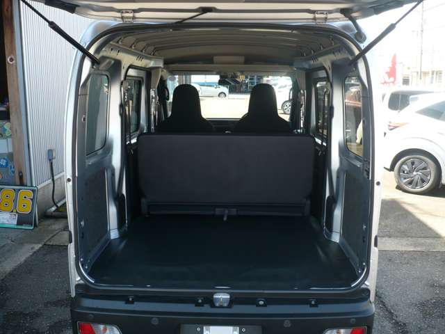 Daihatsu Hijet Cargo 12