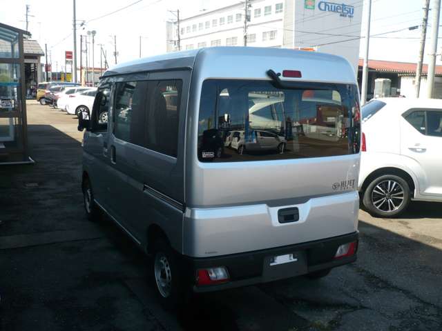 Daihatsu Hijet Cargo 2