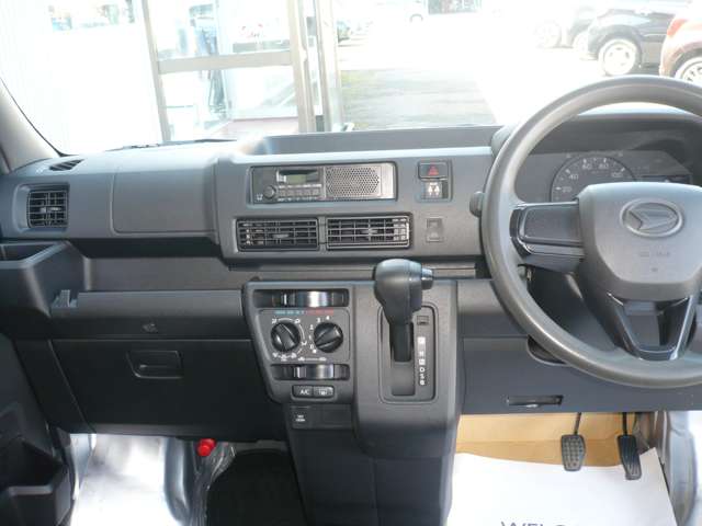 Daihatsu Hijet Cargo 4