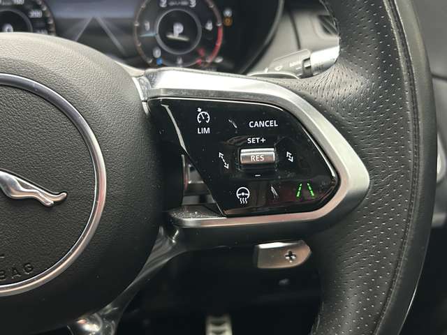 Jaguar E-Pace 12