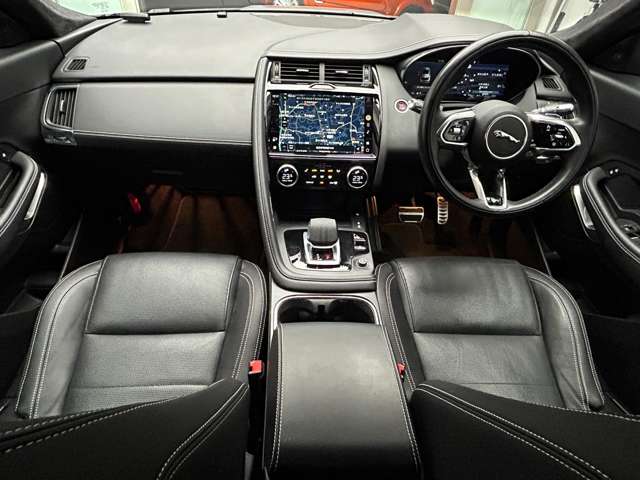 Jaguar E-Pace 3