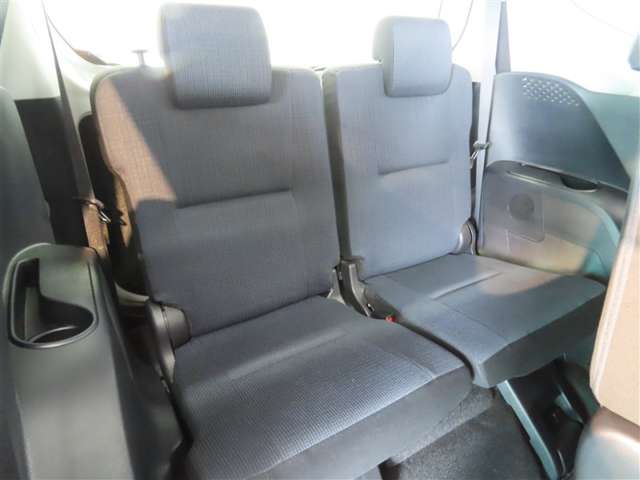 Toyota Sienta 11