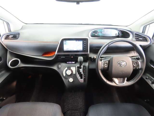 Toyota Sienta 12