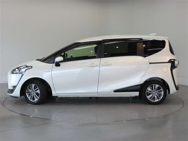 Toyota Sienta 5