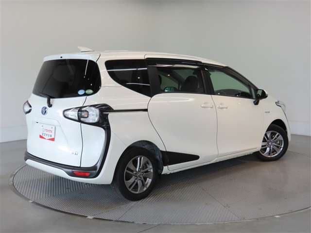 Toyota Sienta 6