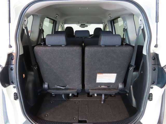 Toyota Sienta 8