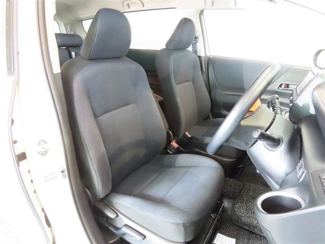 Toyota Sienta 9