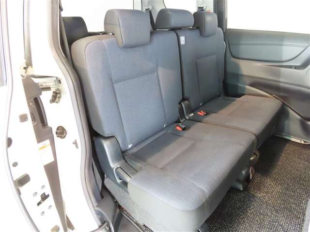 Toyota Sienta 10