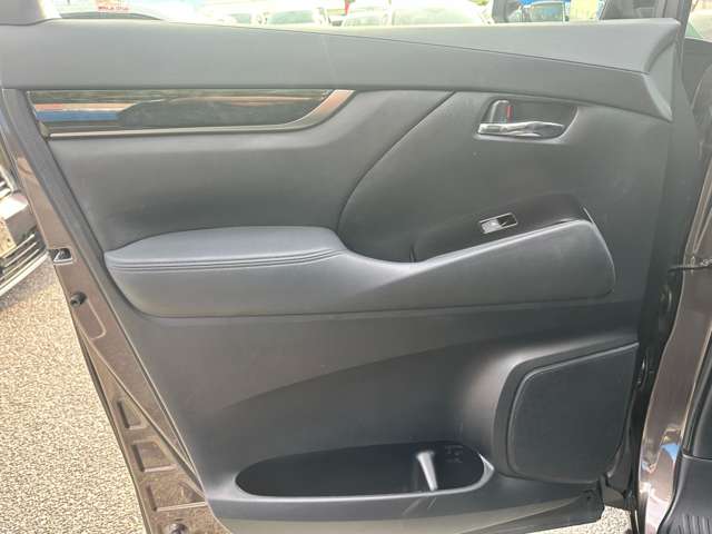 Toyota Alphard 12