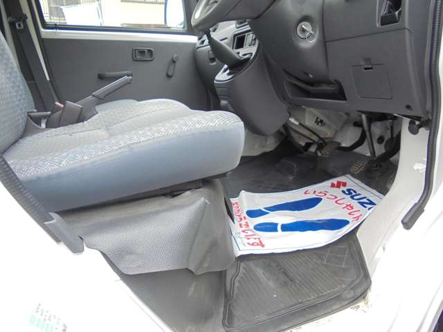 Daihatsu Hijet Cargo 12
