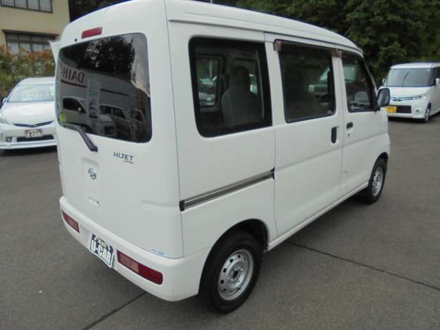 Daihatsu Hijet Cargo 5