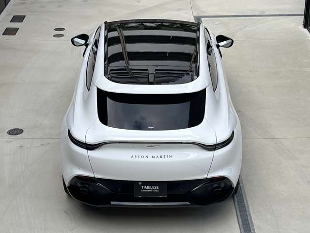 Aston Martin DBX 11