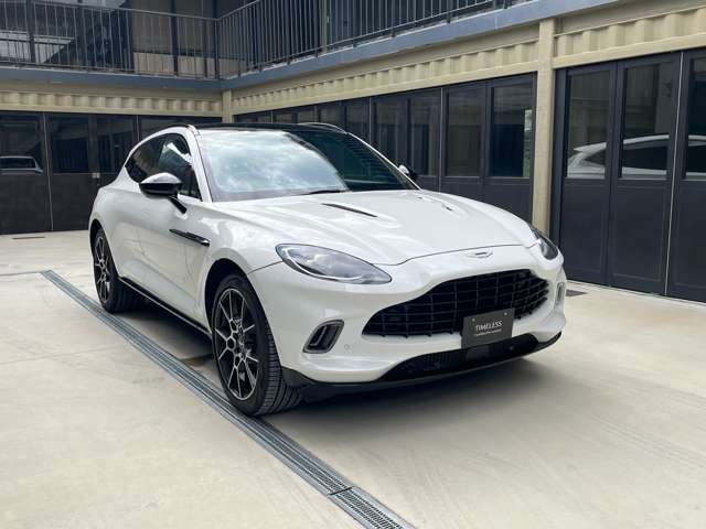 Aston Martin DBX 2