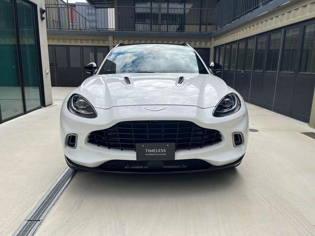 Aston Martin DBX 3
