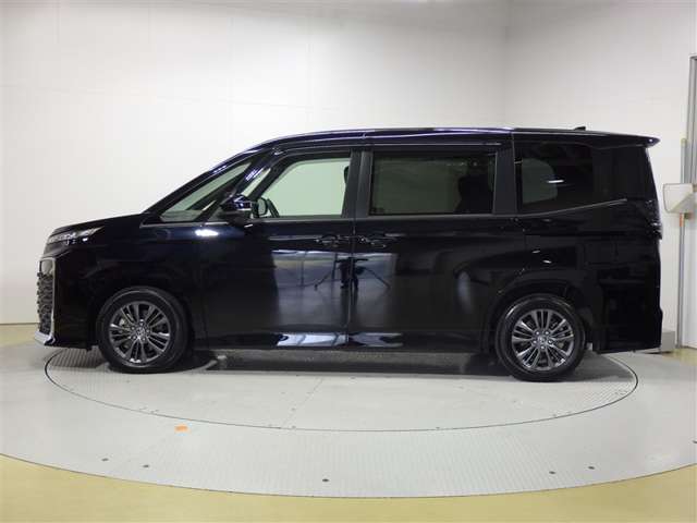 Toyota Voxy 5