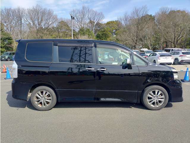 Toyota Voxy 5