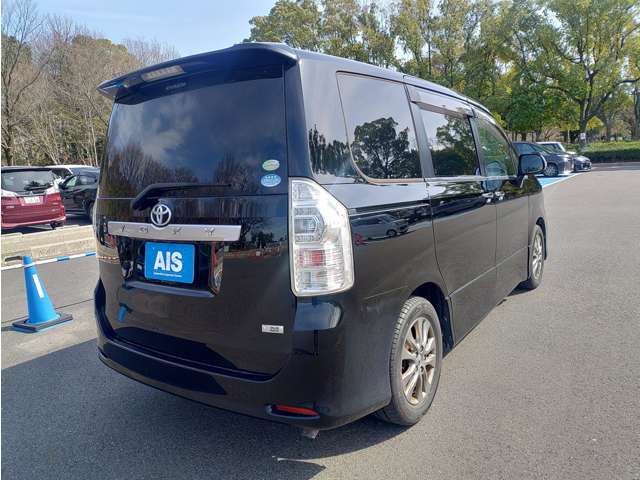Toyota Voxy 6
