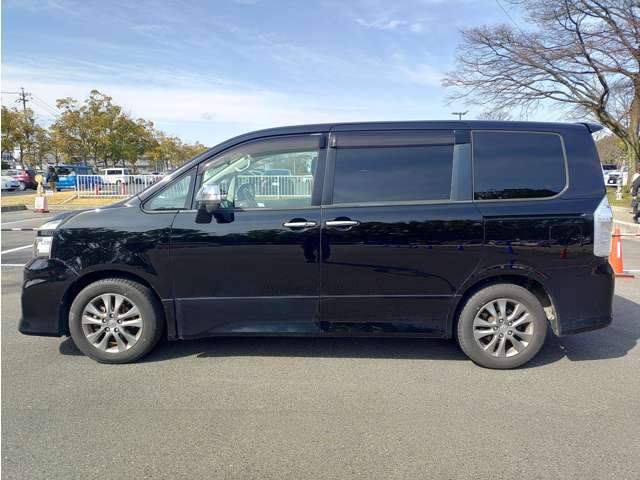 Toyota Voxy 9