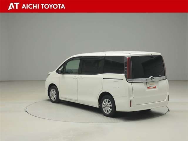 Toyota Noah 4