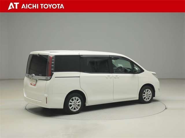 Toyota Noah 6