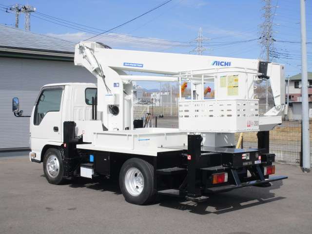 Isuzu Elf 3
