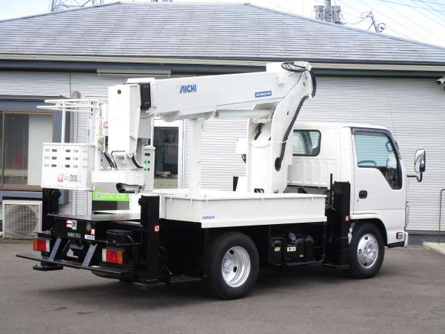 Isuzu Elf 4