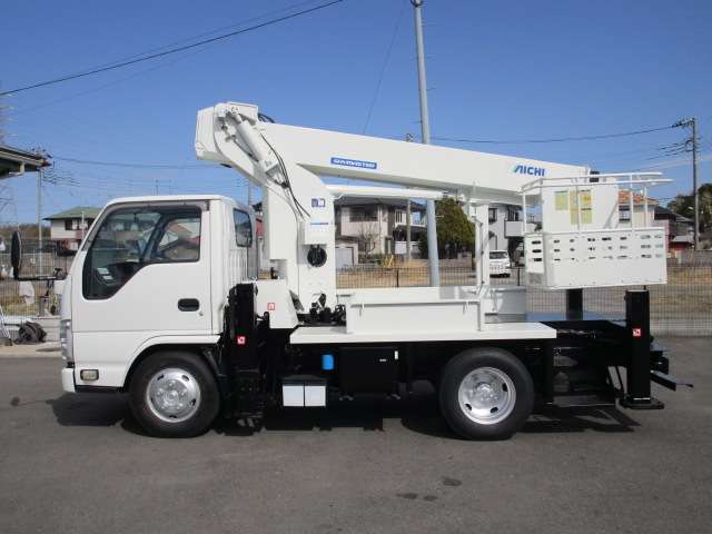 Isuzu Elf 6