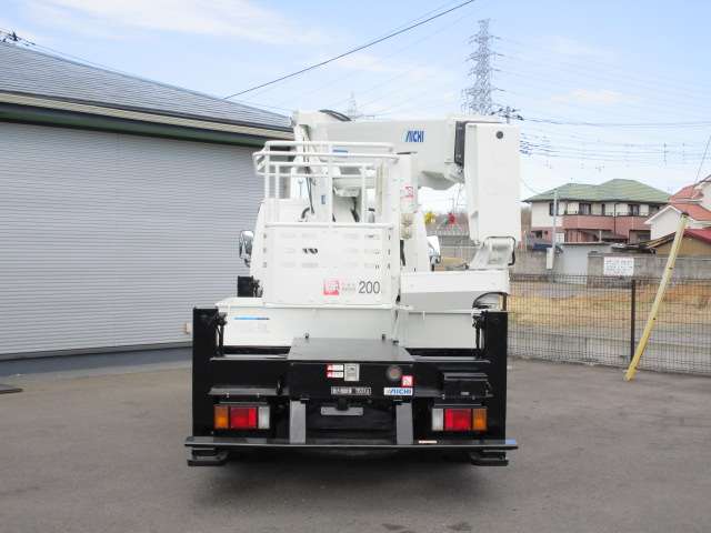 Isuzu Elf 8