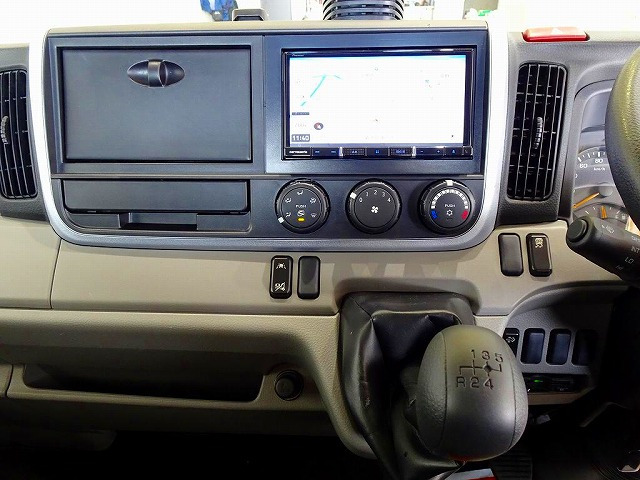 Mitsubishi Fuso Canter 4