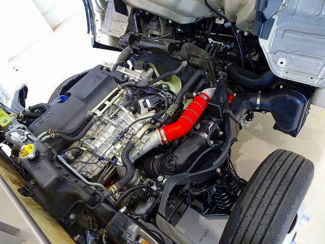 Mitsubishi Fuso Canter 9