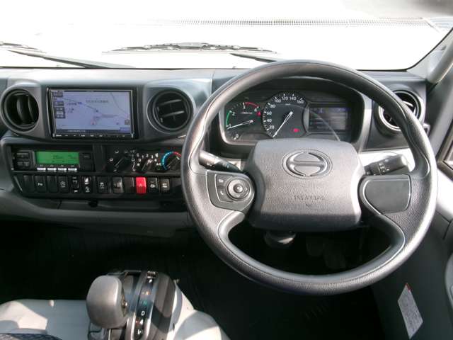 Hino Dutro 3