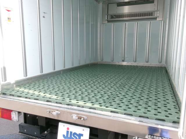 Hino Dutro 7