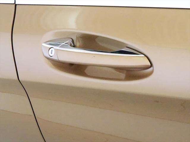 Mercedes-Benz GLA-Class 12