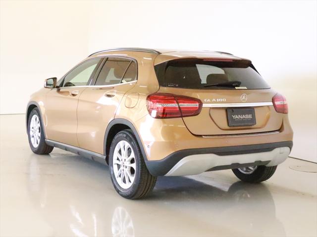 Mercedes-Benz GLA-Class 4