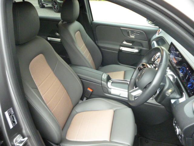 Mercedes-Benz EQB 11
