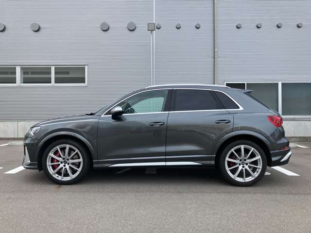 Audi RS Q3 7