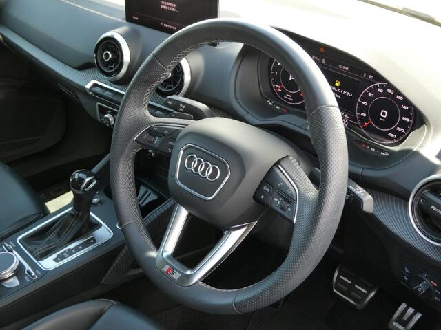 Audi Q2 8