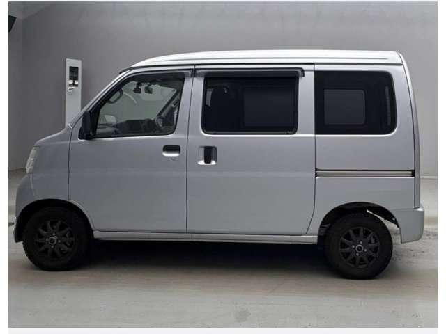 Daihatsu Hijet Cargo 3