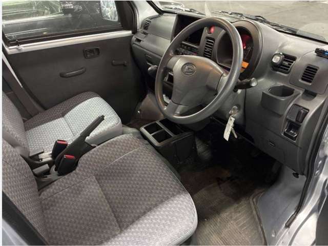 Daihatsu Hijet Cargo 7