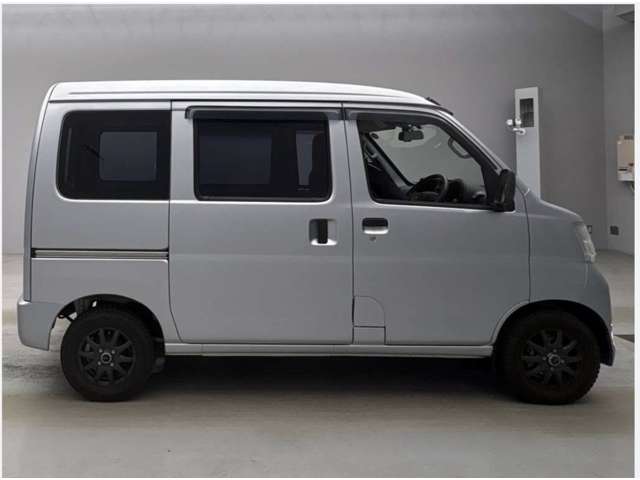 Daihatsu Hijet Cargo 8