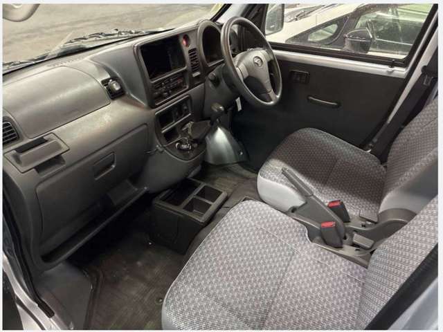 Daihatsu Hijet Cargo 9