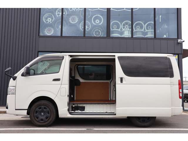 Toyota Hiace Van 12